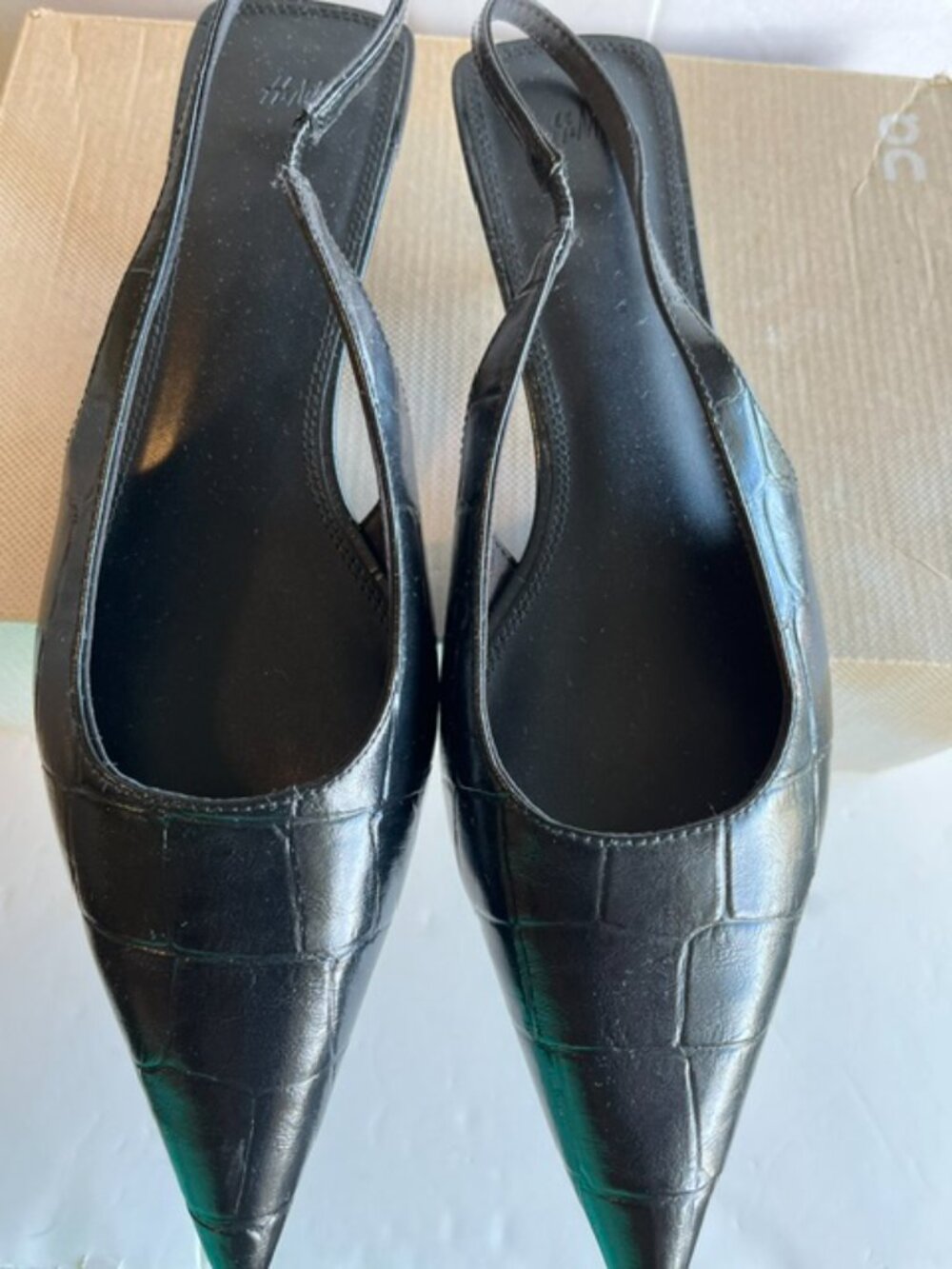 H&M kitten heel slingback pumps. - Picture 3 of 4